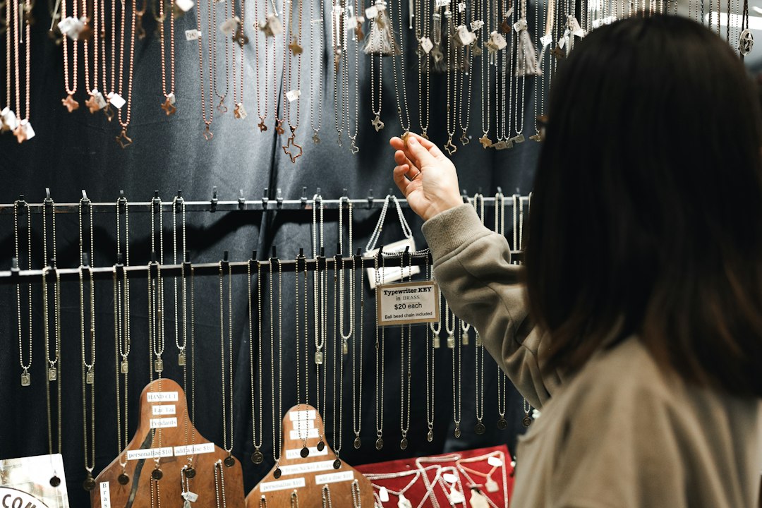 How to Stop Jewelry Shoppers Before They Leave